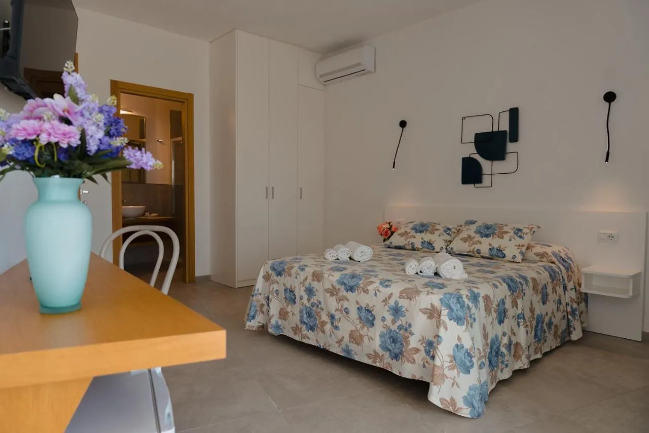 Rooms, Affittacamere Maksim Golfo Aranci Gasthof