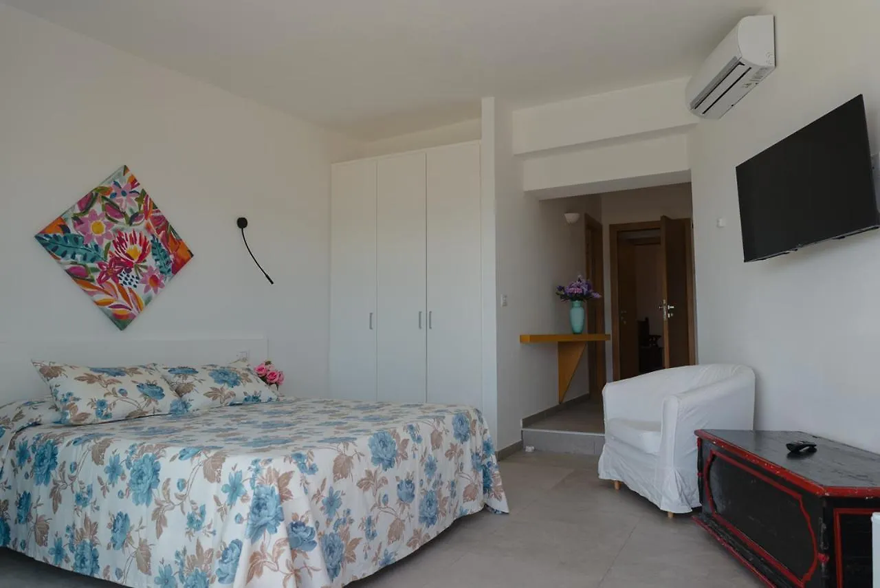 Gasthof Rooms, Affittacamere Maksim Golfo Aranci