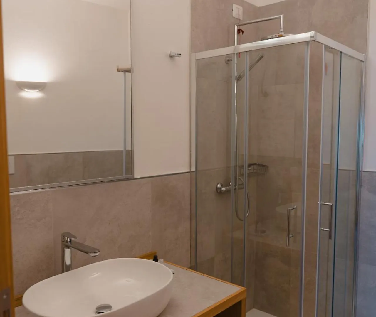 Gasthof Rooms, Affittacamere Maksim Golfo Aranci